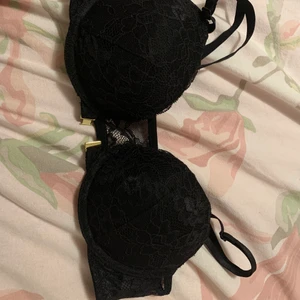 H&M BH  - en oanvänd BH, säljer denna eftersom jag inte har en användning av den.