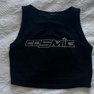 Shein topp - Lägger upp igen pga oseriös köpare, topp från Shein i strl M. Bara testad av mig 💞 frakt tillkommer. Budgivning vid många intresserade 