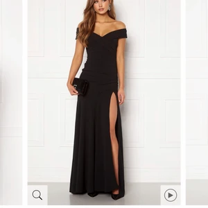 balklänning storlek M - jättefin svart klänning från bubbleroom i storlek M, jag hade 10 cm klackar och är 170 om det hjälper med längd! kommer inte ha användning för den längre! 