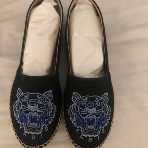 Kenzo espadrilles - Jag säljer mina helt nya kenzo espadrilles i storlek 37 för 1000 och köpte de för 1600.