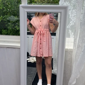 Rosa klänning  - Super fin klänning som är helt oanvänd, endast testad