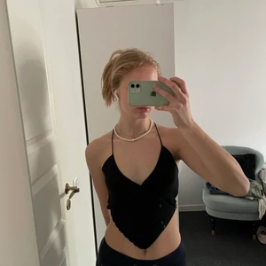 Virkad topp - Tja tänkte kolla om någon är intresserad av denna topp som jag har virkat. Jag har storlek xs/s och toppen är adjustable pga knytningen o rygge. Skulle kunna ta önskamål på tex färg osv och göra virka nya toppar. 