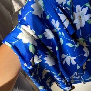 Kjol - Första bilden visar färgen lite bättre, aldig kommit till användning, frakt tillkommer elr möts i linköping