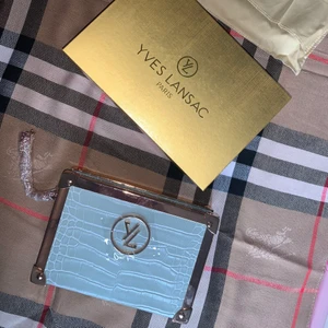 YVES LANSAC PARIS - Hej! Säljer min YVES LANSAC PARIS väska,  den är helt oanvänd💕