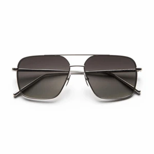 Nya Chimi Steel Aviator - Helt nya Chimi Aviator i färgen Grey i nyskick. Köpta för 1300sek säljer för 700 sek! Låda och oöppnad duk medföljdes! 