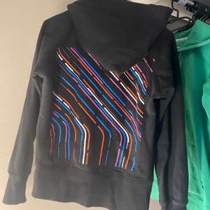 MTV hoodie  - Säljer min MTV hoodie. Lite liten för mig 