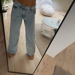 Sjukt snygga jeans som inte kommer till användning tyvärr. Från monki storlek 25. 100kr + frakt 