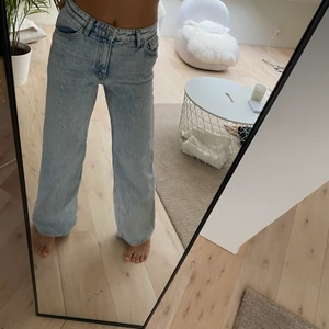 Jeans - Sjukt snygga jeans som inte kommer till användning tyvärr. Från monki storlek 25. 100kr + frakt 