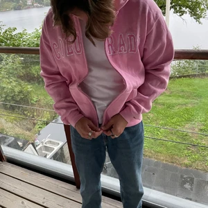 Colorado Vintage hoodie - Vintage hoodie i mycket bra skick, modellen har storlek M och vi uppskattar hoodien till storlek S-M