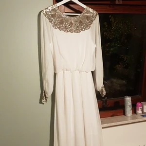 Lång klänning storlek 34 - Ej använd klänning storlek 34 kan användas av en 36