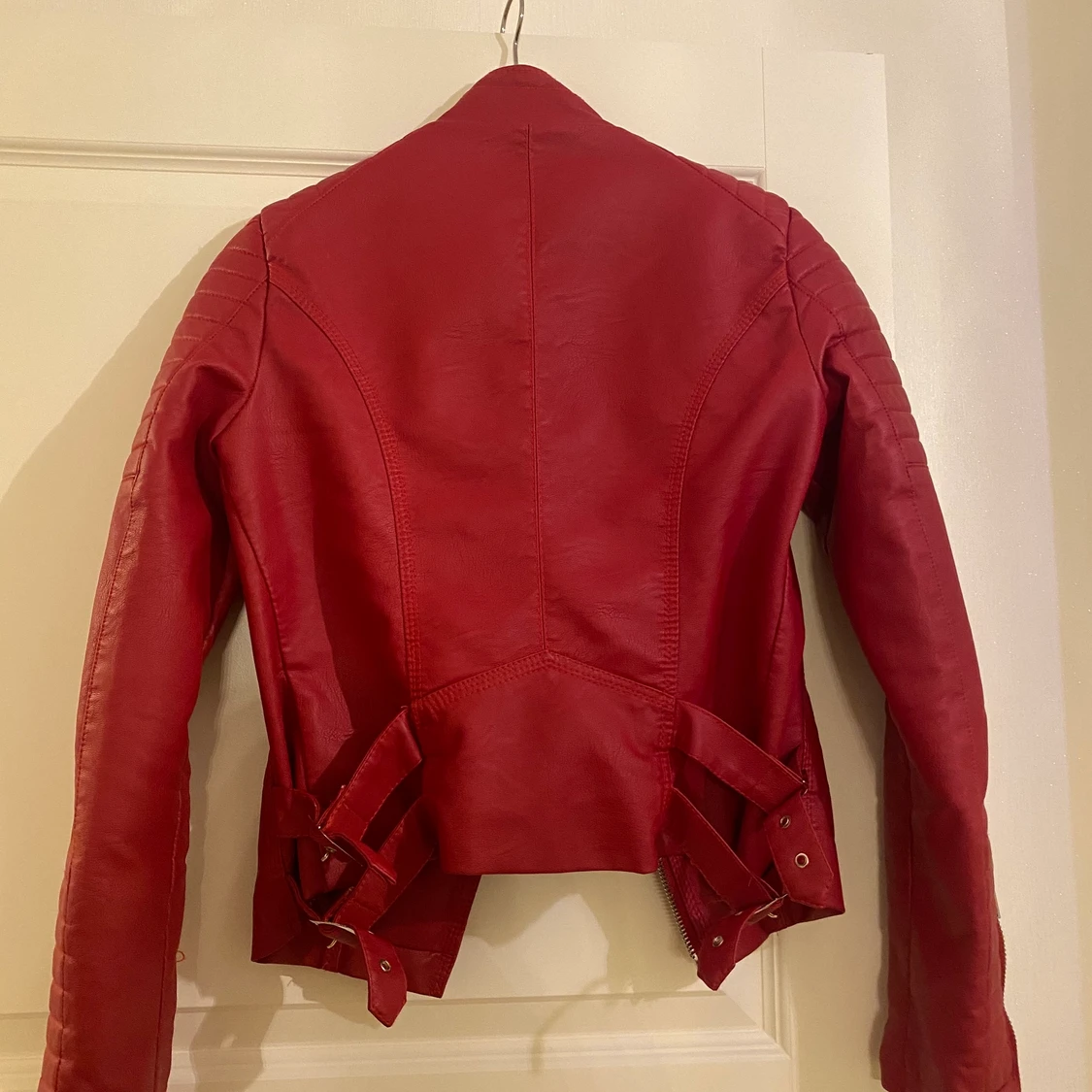 Röd skinnjacka  - 90