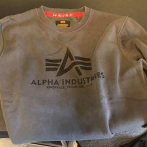 Mörkgrå Alpha Industries Sweatshirt, Storlek S, Sällan använd