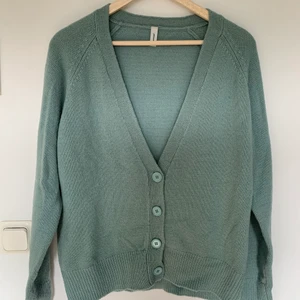 Kofta - Fin kofta som bara loggat oanvänd i garderoben, storlek M. Kan mötas upp i Gbg eller skicka (köparen står då för frakten) 🐵😀😍😁