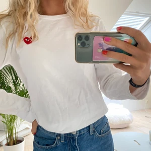 Comme des Garcons play tröja - Jätte snygg tröja från play som tyvärr inte kommer till användning. 200kr + frakt 