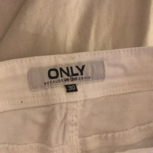 Jeans kjol  - Vit jeans kjol från only 