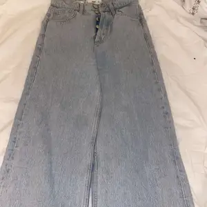 Super fina vida jeans ifrån mango i en jätte fin färg!