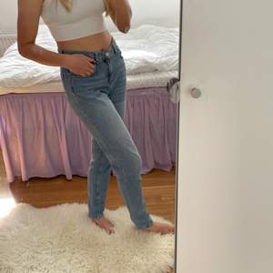 Jeans från BikBok i modellen ”girlfriend CS Janet 5! Betalning sker via swish! 