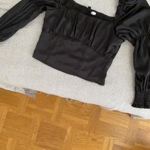 Topp  - Säljer en fin topp aldrig använd 