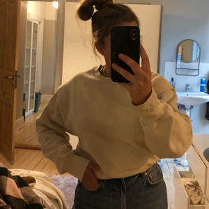 Hoddie - Super fin Bech sweet shirt från gina i storlek m. Men har passformen men som en S. Passar till allt möjligt och är så fin. 