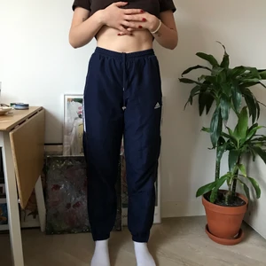 Snygga sportbyxor från Adidas - Snygga adidas byxor som passar både till vardag o träning!