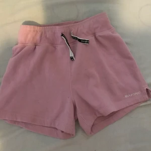 Shorts - Söta shorts från Marine i M/S som är för små. Knappt använda
