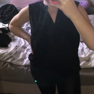 Blus - Fin svart blus köpt från hm, använd 2-3 gånger