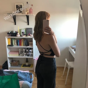 Linne med korsad rygg - Linne från ASOS med korsad rygg, aldrig använt endast provat. Storlek 34. 100kr+frakt