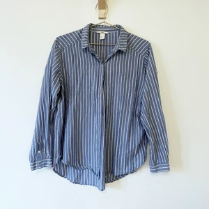 Blå/vitrandig skjorta - Skjorta i storlek M 