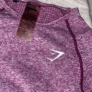 Gymshark - Säljer denna träningströja från gymshark, använd fåtal gånger och är i bra skick!💖