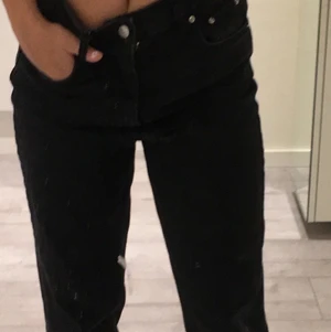 Svarta raka jeans - Svarta nya jeans som knappt har används😜