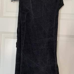 Svarta jeans ifrån kappahl, storlek 40, använda men bra kvalite