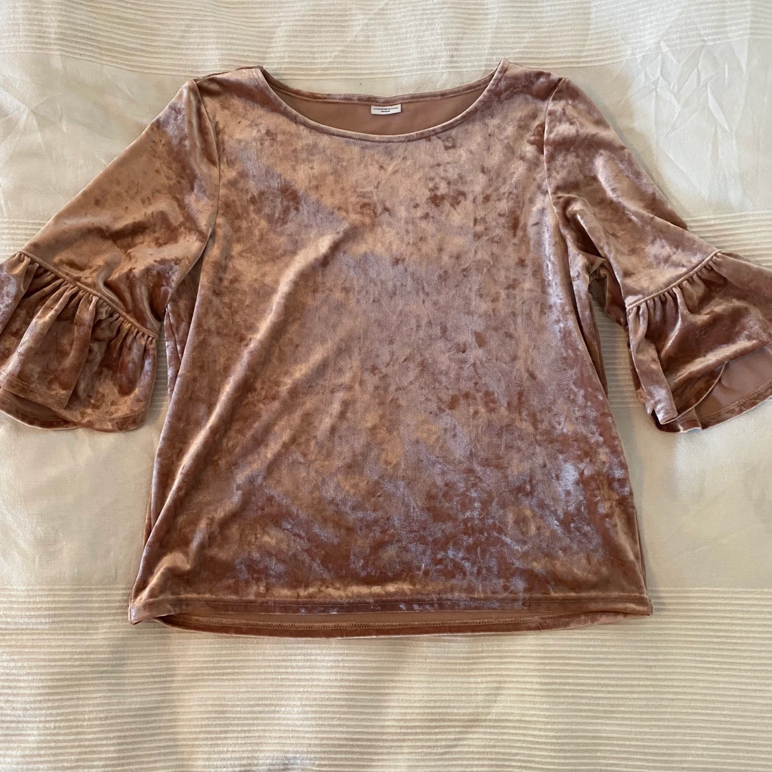 Rosa topp med volanger på ärmar🍂 - 91