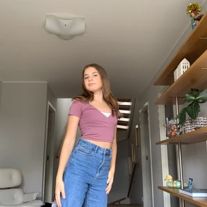 Topp 💓😋❤️ - Säljer denna super gulliga topp från Bikbok! Säljer pga att den är lite för stor för mig. Köpt från rean för 50 kr nyligen och använts 1 gång. 😋 Pris inklusive frakt 📦 