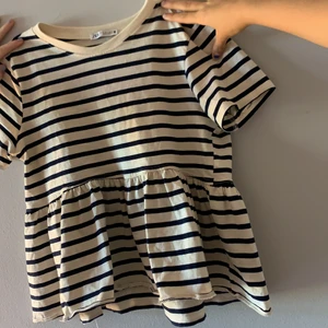 Zara tröja  - En jätte fin tröja från zara men som inte kommer till användning,