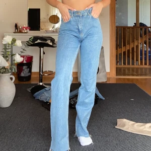Oversized jeans - Jeans från chiquelle köpta i våras. Storlek 34 men passar en 36. Mycket bra skick ser oanvända ut.