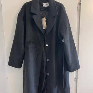 NA-KD Coat - Helt ny oanvänd kappa från Na-kd i storlek 36.