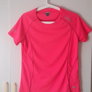 Träning t shirt  - Material specifikt för träning.