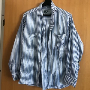 Skjorta - Köpt på humana i Stockholm :)
