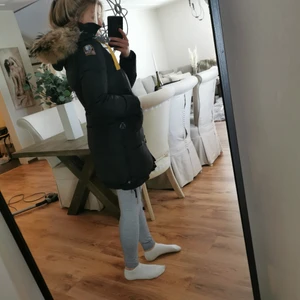 Parajumper - Säljer min parajumper jacka använd två vintrar, har inget kvitto på den men finns QR kod som garanterar att den är äkta