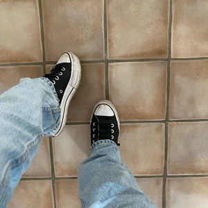 Converse  - Säljer dessa trendiga conversen, buda! Ej tyg, skin