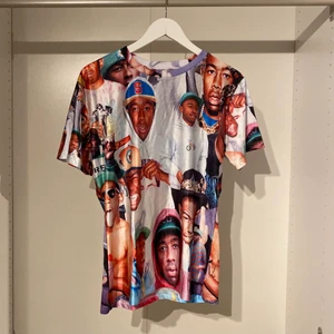 Tyler, the Creator T-shirt - T-shirt med Tyler, the Creator-tryck, strl. L men skulle mer säga S/M