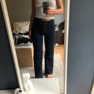 Karin Wester Jeans - Mörka Jeans från Karin Wester i en vid modell✨ Strl 34! Säljer för 150 eller bud i kommentarerna🥰