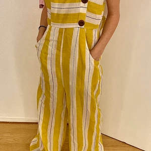 En fin dress. - En jätte fin dress. Men var för stor för oss😬 Den är XS. Väldigt fin till sommaren👍🏼😃