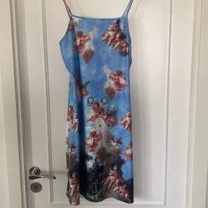 Cool klänning med unikt mönster 