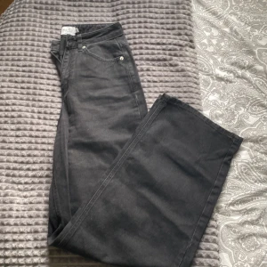 NA-KD jeans - Helt oanvända vida jeans från NA-KD😍