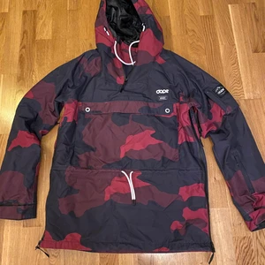 DOPE Skid/snowboard jacka  - DOPE Skid/snowboard jacka i storlek M i nyskick.
