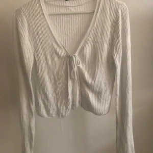 Tröja  - Jätte söt ribbad tröja storlek: L men passar som S (köparen betalar frakt)❤️❤️