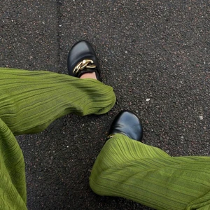 Byxor - Byxor från Gina. Helt oanvända, slutsålda ! Nypris 499kr