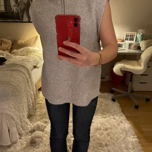 Stickad only  - Skitsnygg sip-up väst från Only! Kommer inte till användning tyvärr💔 passar till allt. Pris är exklusive frakt 
