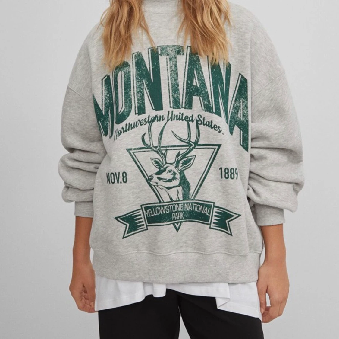 GRÅ SWEATSHIRT 